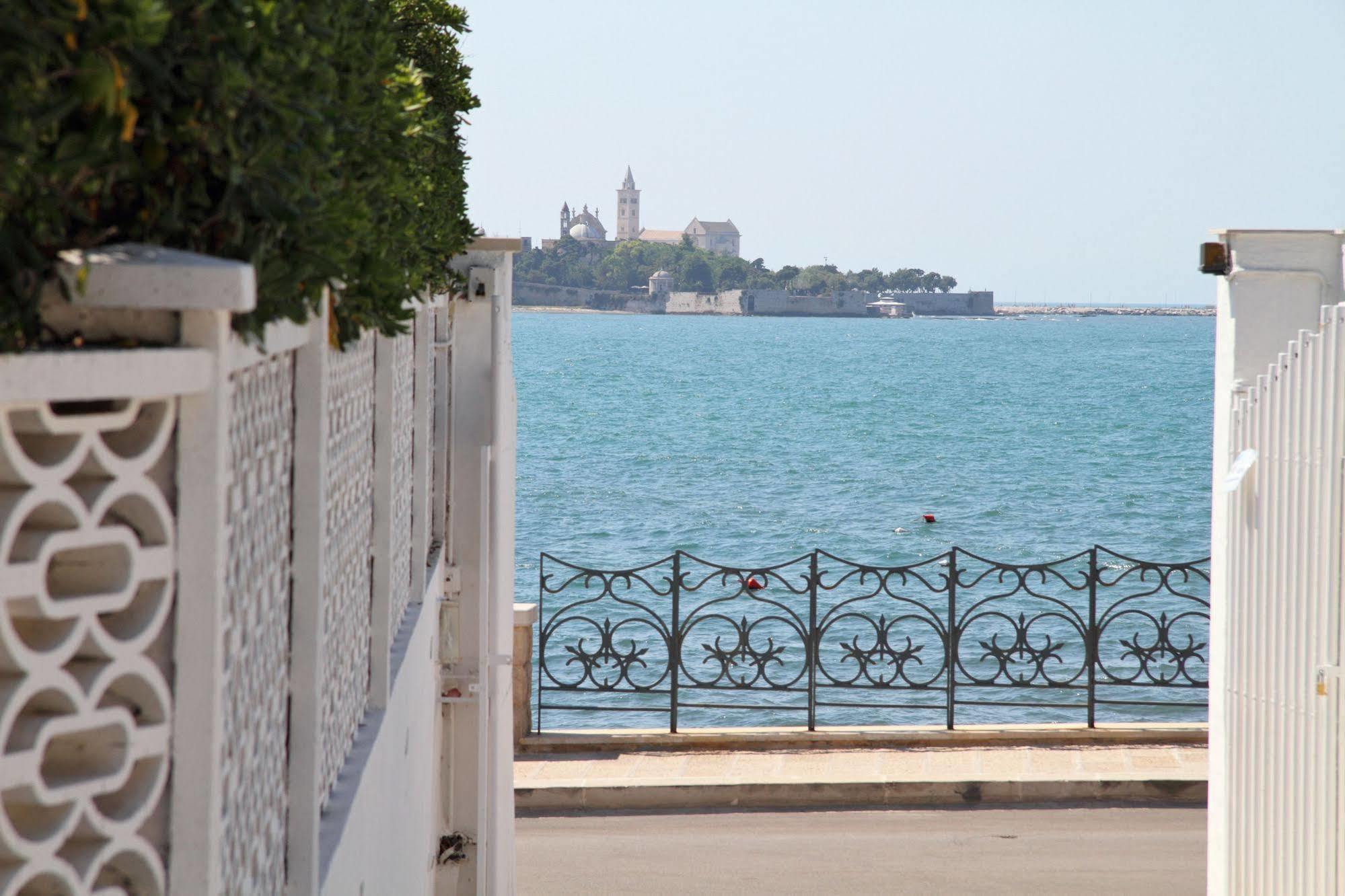 La Bella Trani - Suites And B&B Екстер'єр фото